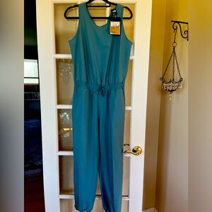 NWT Women’s North Face size Medium jumpsuit